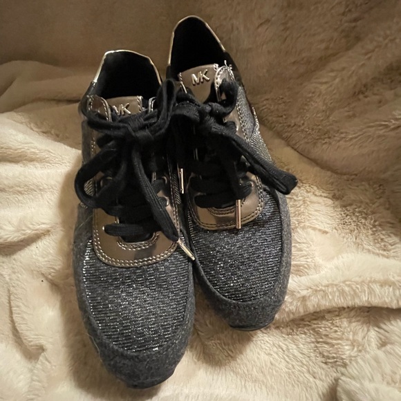 MICHAEL KORS Leather Trainers in Black size 7.5 NWT - Picture 5 of 6